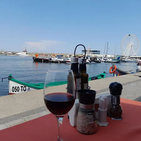 アパート Sunset コンスタンツァ